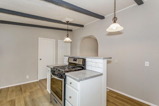 Building Photo - Beautiful Home in Kingman Available For Rent or Rent to Own located on Nearly 1 Acre!