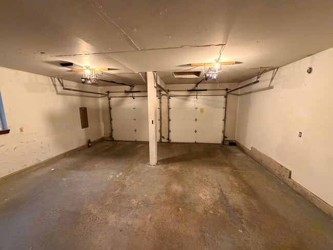 Building Photo - Gorgeous House in a Family-Friendly neighborhood!