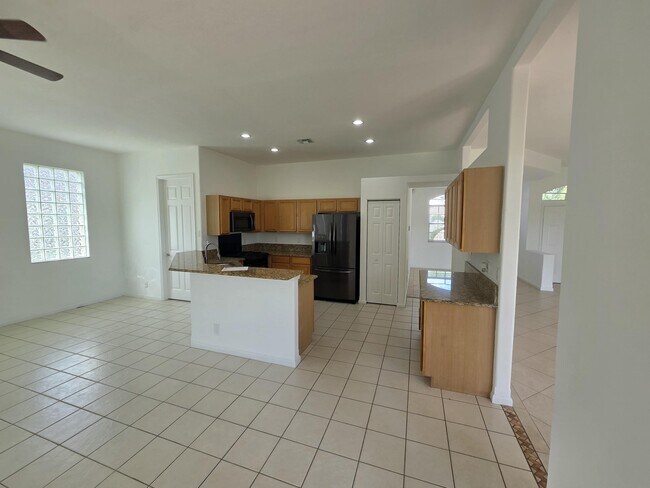 Building Photo - 1202 Hatteras Cir