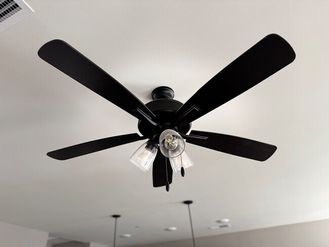 Building Photo - 4364 Ravenwood Park W