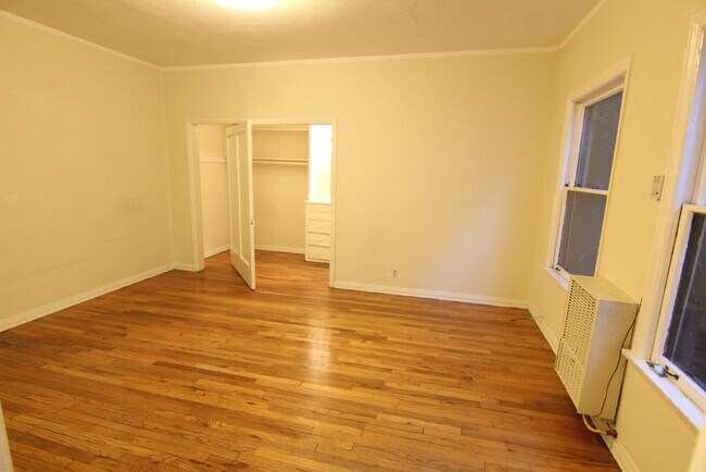 Building Photo - 846 Sanborn Ave