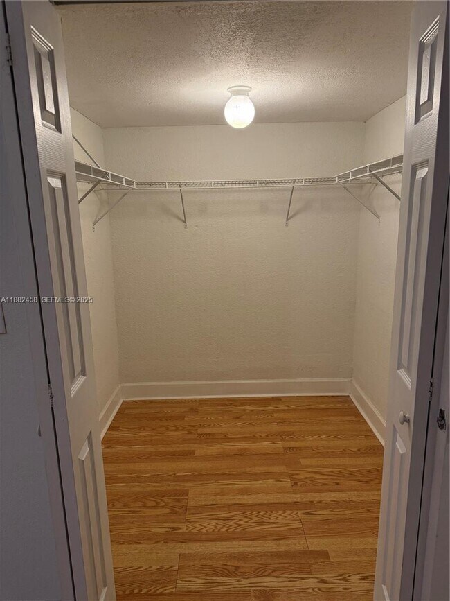 Building Photo - 1142 99th St