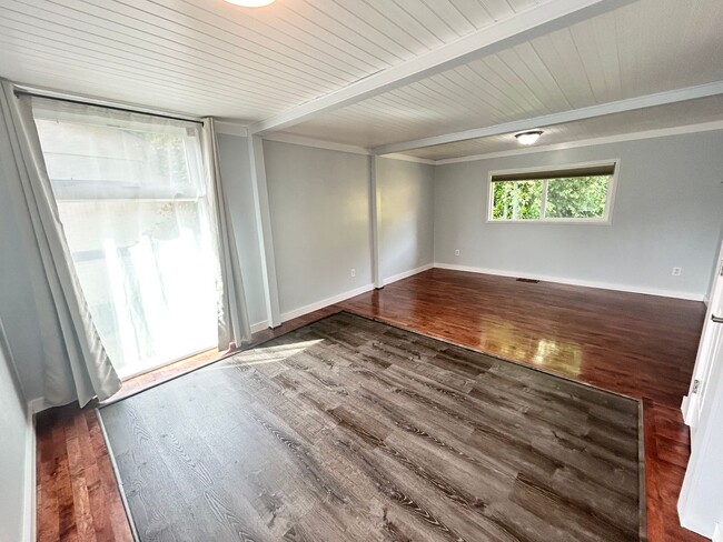 Building Photo - Spacious West Hill Gem – 4 Bed, 3 Bath wit...