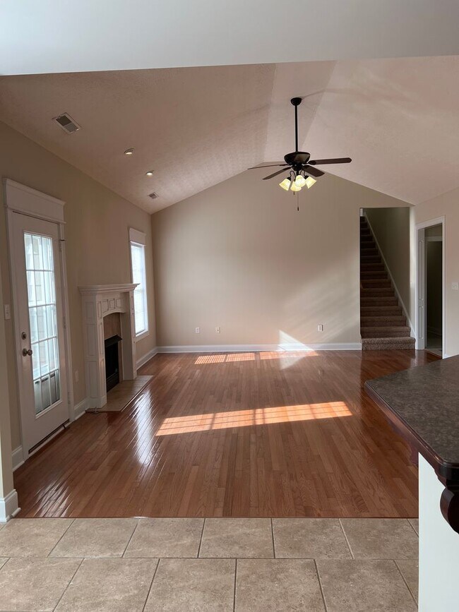 Building Photo - 4 Bdrm, 2 Bath, 2 Car Garage