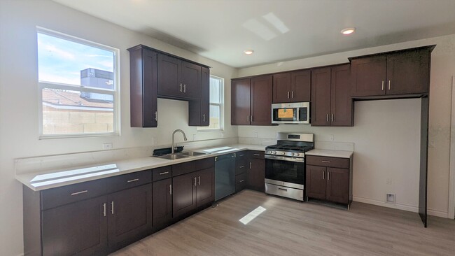 Building Photo - 15120 Logos Ct