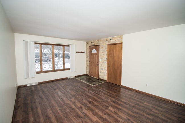 Building Photo - 2142-44 Woodlawn St