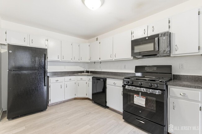 Building Photo - 405 Plymouth Rd