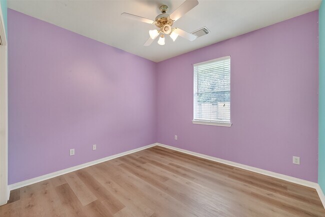 Building Photo - 23719 River Pl Dr