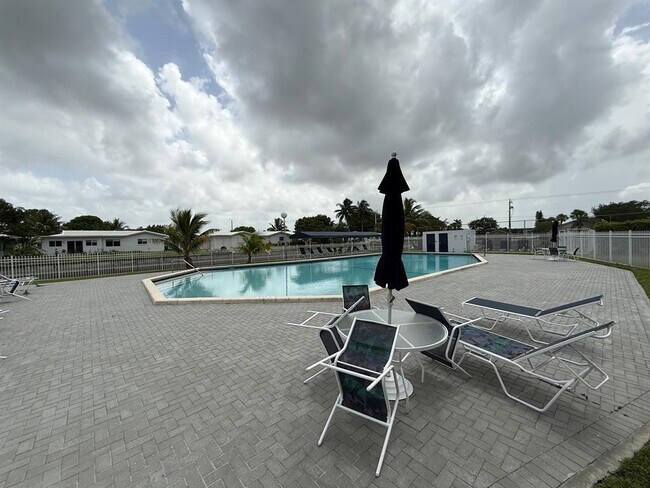 Building Photo - 8405 NW 61st St