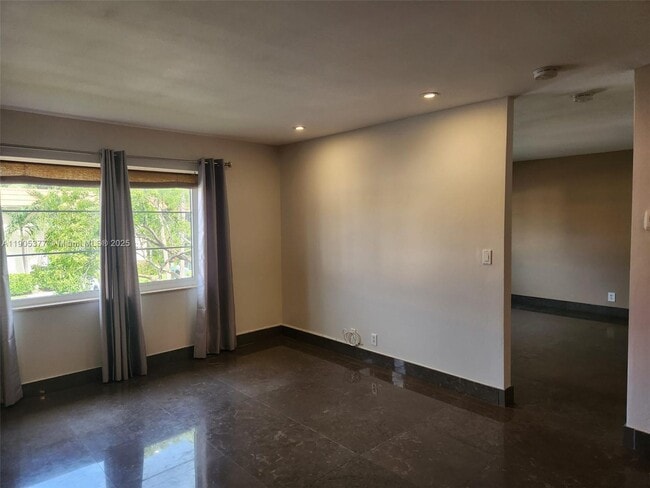 Building Photo - 124 NE 19th Ct