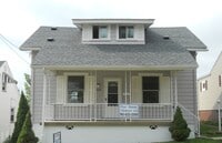 Building Photo - 422 W 45th St