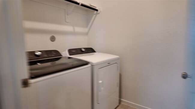 Building Photo - 14206 Granger Pointe Ln