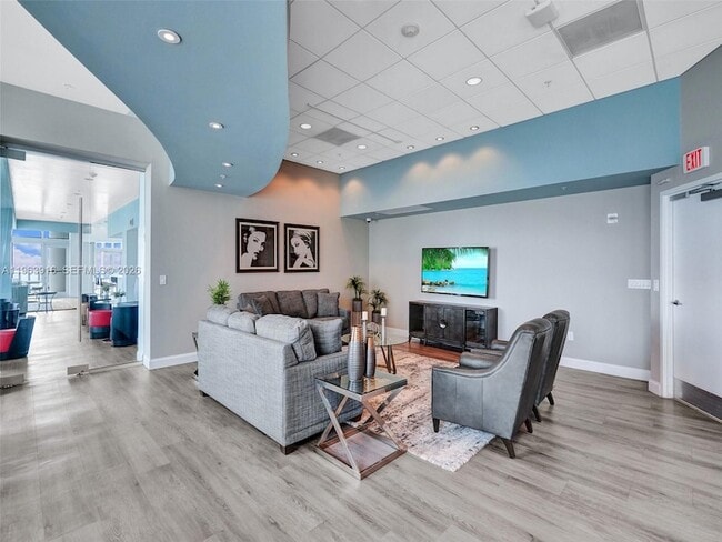 Building Photo - 300 S Biscayne Blvd