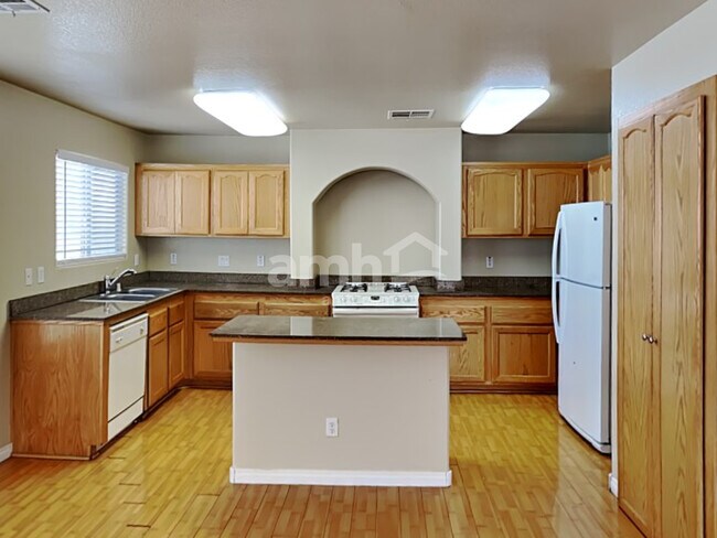 Building Photo - 7300 Vinca Rd