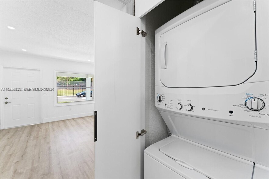 Building Photo - 3161 SW 27th Ln