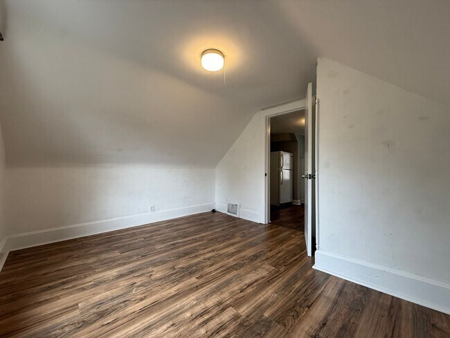Building Photo - 1024 Livingston Ave