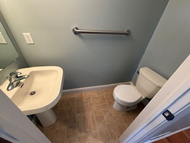 Building Photo - $2,000 townhome for rent Swatara township 3 bed 2.5 baths