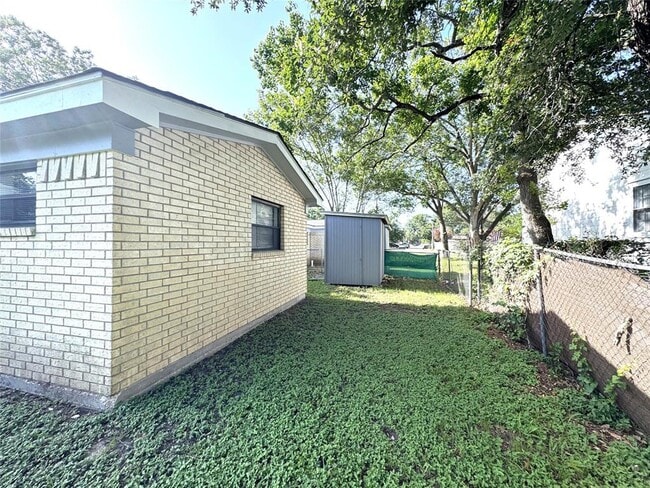 Building Photo - 1130 Bois D'Arc St