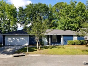 Building Photo - 3 bedroom, 2 bath Norwood home with fenced...