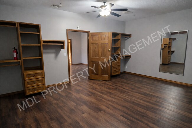 Building Photo - Laporte