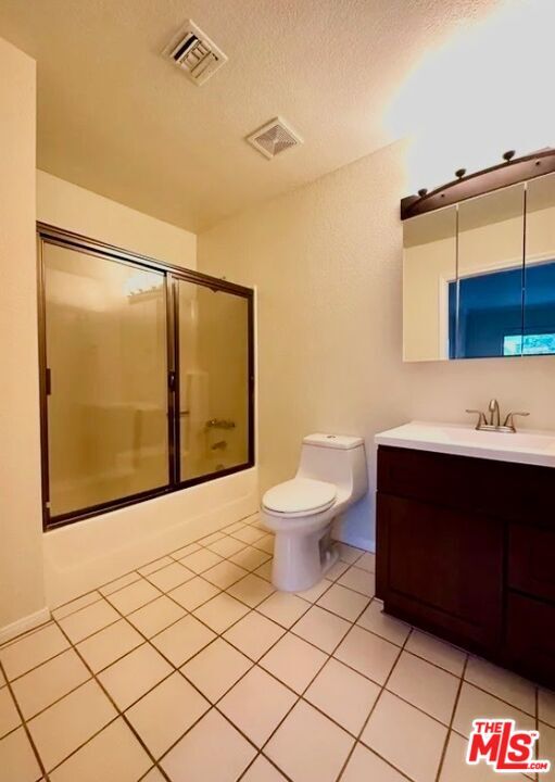 Building Photo - 805 N W Knoll Dr