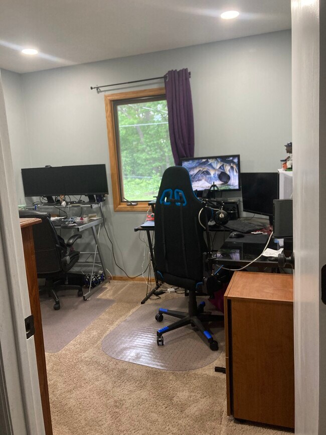 back-facing smaller bedroom 9x10 - 620 114th Ln NE
