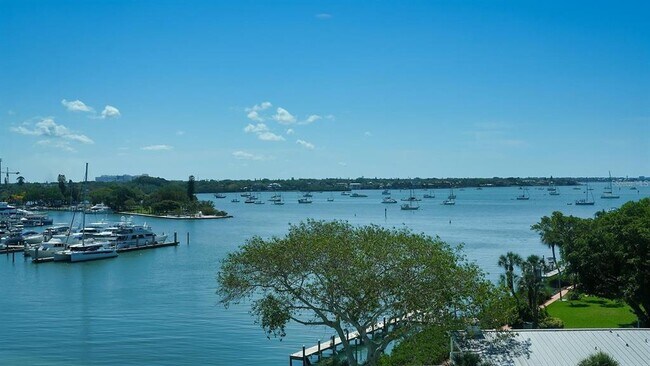 Building Photo - 650 Golden Gate Point