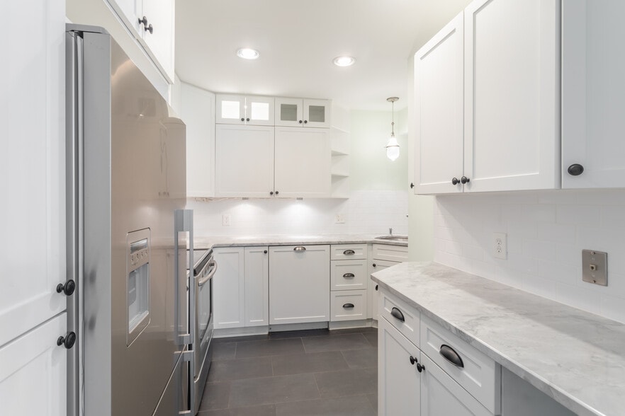 kitchen - 2919 S Woodstock St