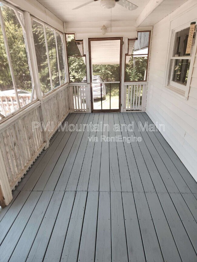 Building Photo - 488 Lake Hosea Dr