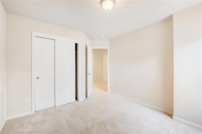 Building Photo - 2205 Independence Dr