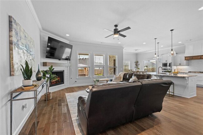 Building Photo - 230 Bequette Ln