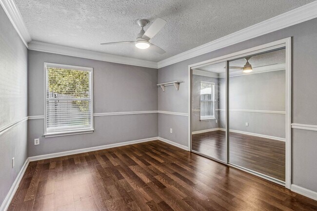 Building Photo - Charming 3-Bedroom Home with Fenced Yard