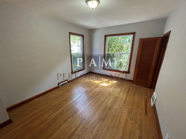 Building Photo - 3269 S New York Ave