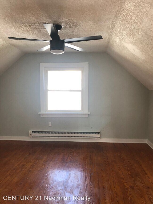 Building Photo - 3 br, 1 bath House - 20 W Southampton Avenue