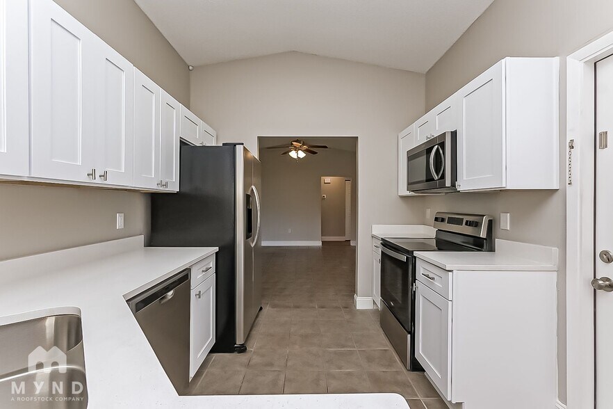 Building Photo - 712 Stillview Cir