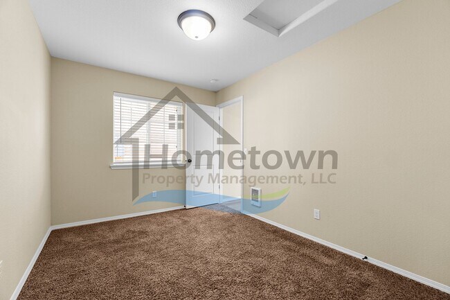 Building Photo - 2 Bedroom 1 Bath Home with Off-Street Parking Available in Coeur d'Alene!