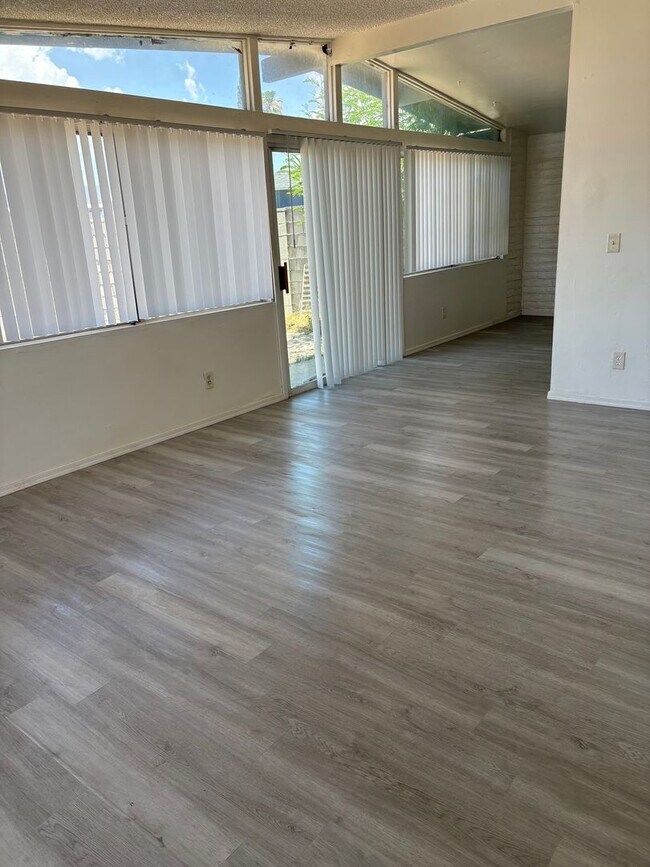 Building Photo - Cozy 3 bedroom 1 bathroom SFR