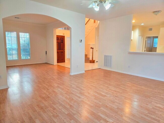 Building Photo - 1611 Monvale Ln
