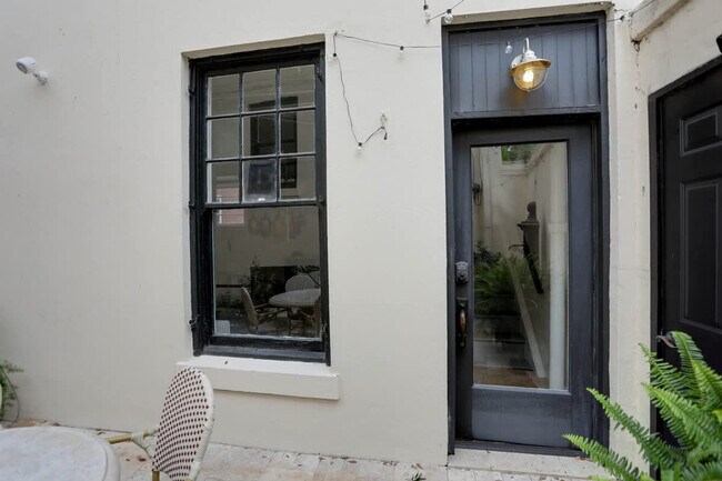 Building Photo - 916 Howard St