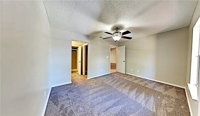 Building Photo - 4137 Crossroads Pl