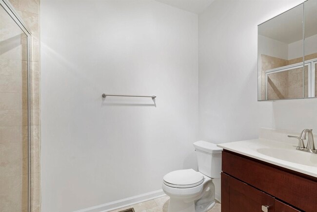 Building Photo - 439 Whiton St