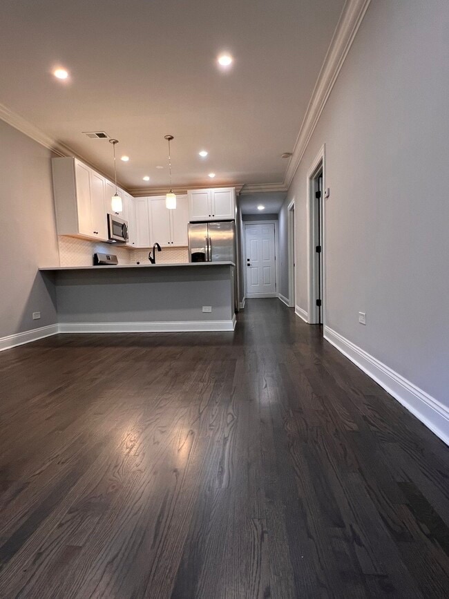 Building Photo - 220 S Hamilton Ave