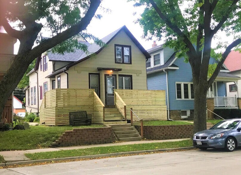 Building Photo - 3163 S Clement Ave