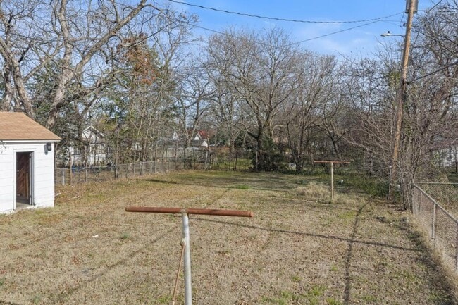 Building Photo - 1214 E St NW