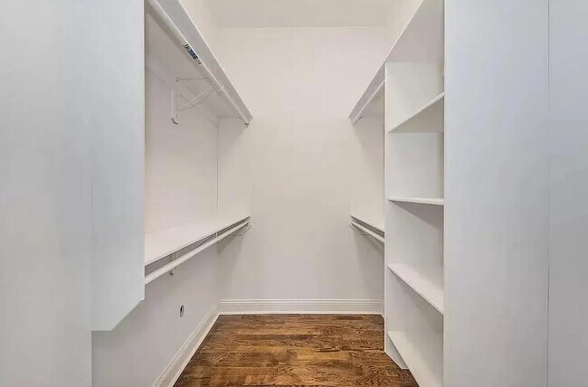 Building Photo - 742 Park Ave