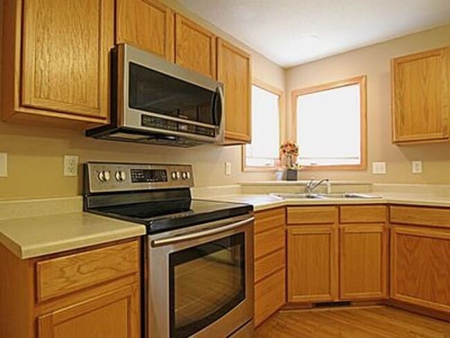 Building Photo - Great NE location -  4 bedroom 2.5 bath with attached 2 stall garage. Close to shopping & restaur...