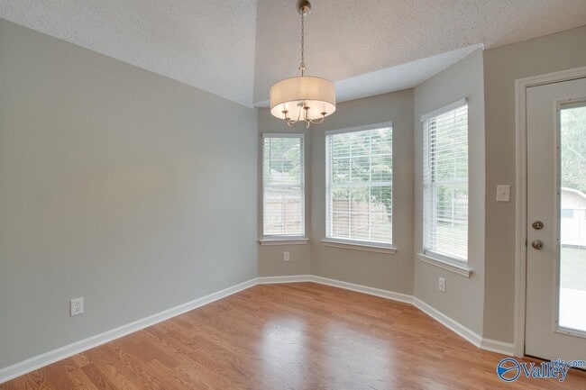 Building Photo - 118 River Oaks Dr