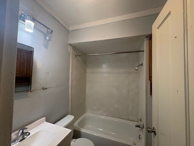 Building Photo - 871 Mulberry St