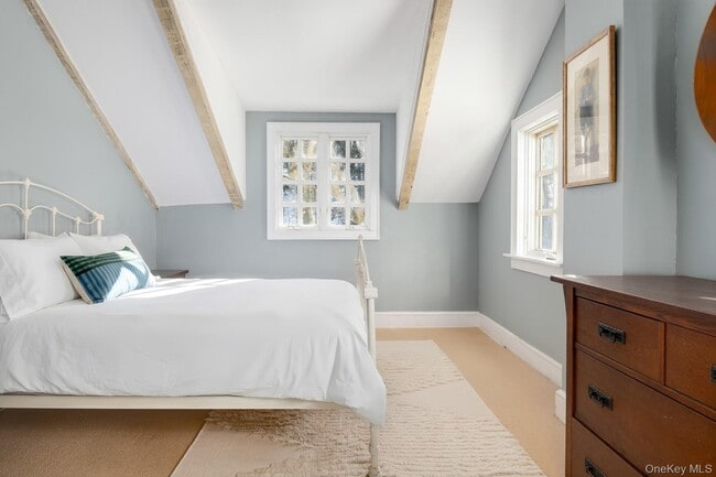 Building Photo - 291 Roaring Brook Rd