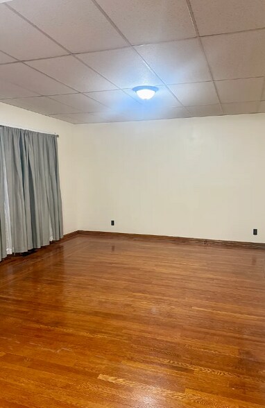 Building Photo - 512 Miles Ave